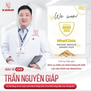 Dr Nguyen Giap with WhatClinic Award 2025