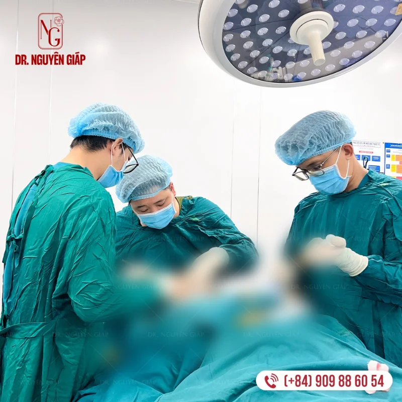 đèn phòng mổ được trang bị tại phòng khám dr Nguyên Giáp