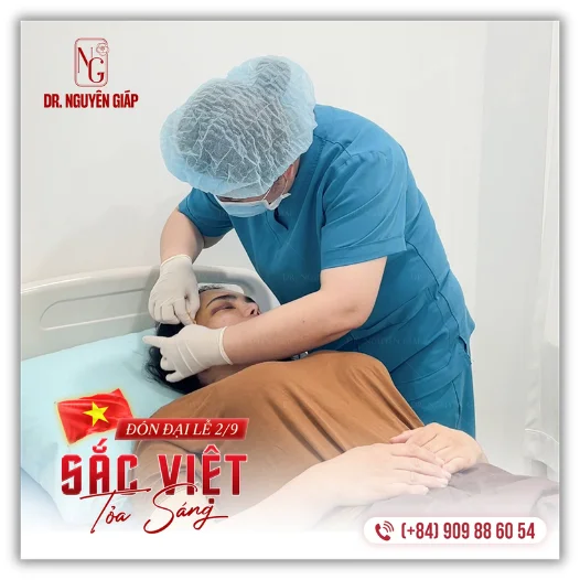 bac-si-cham-soc-khach-hang-sau-nang-mui bác sĩ chăm sóc khách hàng sau nâng mũi